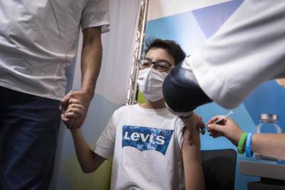 В Британии решили вакцинировать подростков не так, как в Израиле