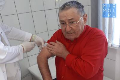 Около 9 тысяч человек прошли вакцинацию от коронавируса в Новолакском районе