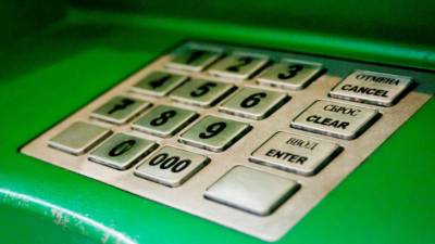 ЦБ предлагает усилить контроль за пополнением карт в банкоматах