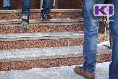 Гостиница "Динамо" выплатит 230 тыс. рублей сыктывкарцу, который упал у входа в здание