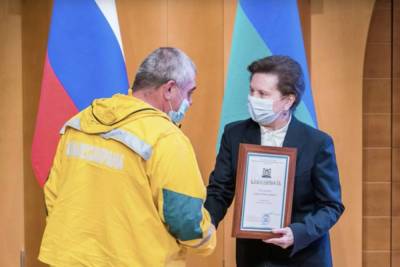 Наталья Комарова отметила труд лесных пожарных Югры