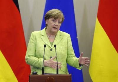 Меркель наградили за остановку вторжения России на Украину