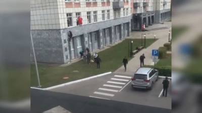 В Прикамье отменили занятия во всех учебных заведениях после стрельбы в ПГНИУ