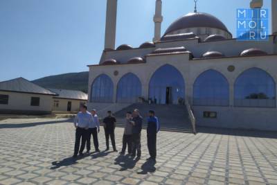 Махмуд Амиралиев ознакомился с ходом строительства новой мечети в селе Уллубийаул