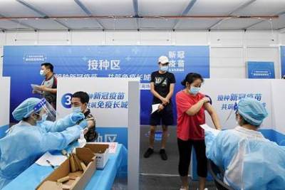 Китай полностью вакцинировал более миллиарда человек