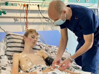 У Львові вперше в Україні провели операції з трансплантації серця дитині та легень