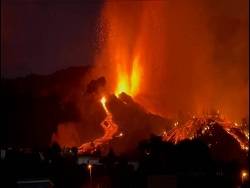 Канары в море огня: проснувшийся вулкан затопил лавой целый остров
