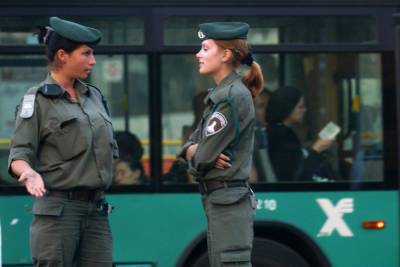Нир Баркат - Два часа в багажнике автобуса: как солдаты добираются на базу после выходных - news.israelinfo.co.il