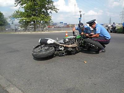 В ДТП в Октябрьском районе Новосибирска пострадал мотоциклист и его пассажирка