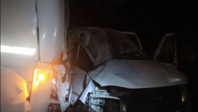 В Башкирии во встречном столкновении с грузовиком погибли два человека