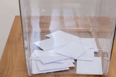 На нескольких избирательных участках Петербурга заметили сейфы с открученным дном