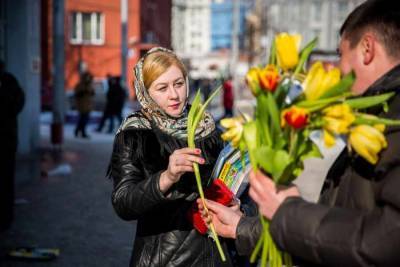 На Украине «декоммунизаторы» хотят сделать рабочими днями 8 Марта и 1 Мая