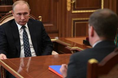 Песков заявил, что не знает о контактах Путина с заболевшим Медведевым