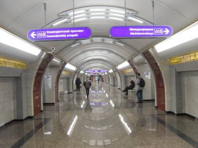 На фиолетовой ветке метро затруднено движение из-за неисправного состава