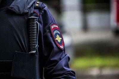 Полиция в Свердловской области задержала пришедшего в школу с ружьем мужчину