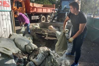В Ленинском районе продолжаются работы по уборке