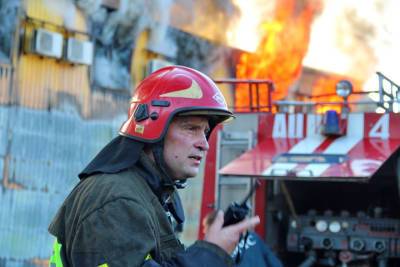 Пожар в центре Донецка тушили более 60 пожарных-спасателей