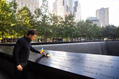 Дресс-код Зеленского у мемориала 9/11 в Нью-Йорке назвали неприемлемым