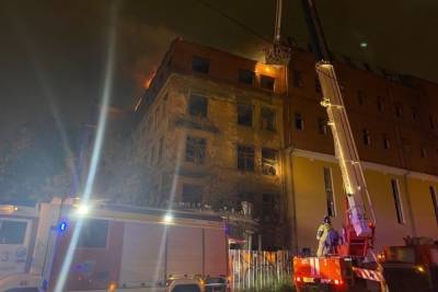 Заброшенная больница в Зеленой роще горела в Екатеринбурге