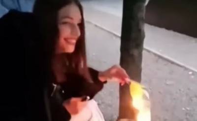 "Зачем ты это делаешь, дурочка?": школьница подожгла украинский флаг, видео
