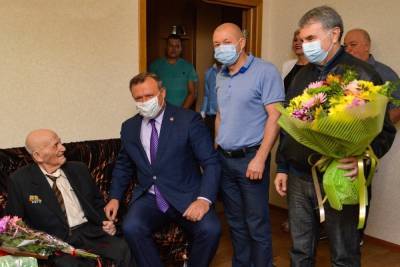 Житель Донецка и ветеран ВОВ отметил 100-летний юбилей