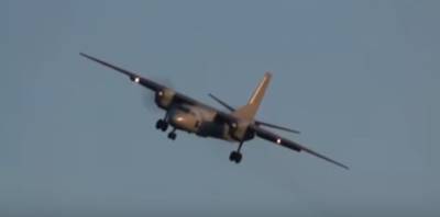 Спасатели начали искать с воздуха и земли пропавший самолет Ан-26