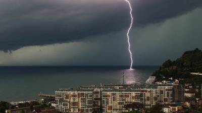 Ливни с ураганными ветрами обрушились на города-курорты Краснодарского края