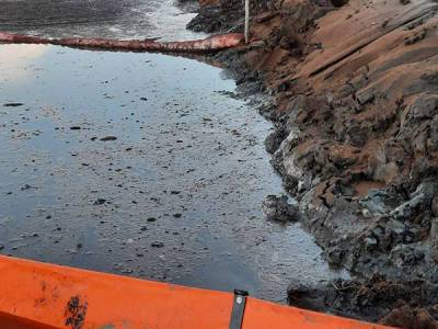 Росприроднадзор оценил ущерб почвам от разлива нефти на месторождении "Лукойла" в Коми