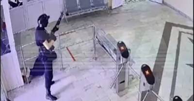 "Идеальный ребенок": силовики допросили мать 18-летнего террориста из Перми (видео)