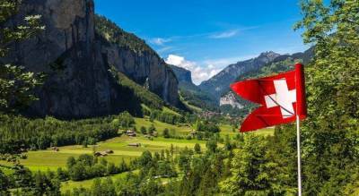 Швейцария усложняет условия въезда для непереболевших и непривитых