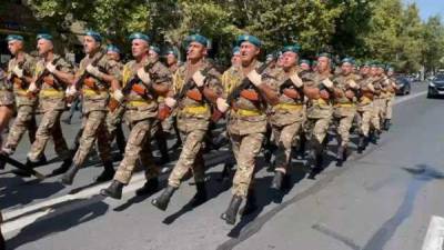 Марш вместо парада: Армения ограничилась шествием военных в День независимости
