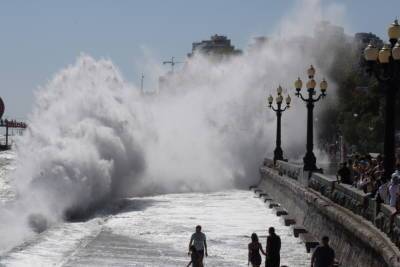 Синоптики предупреждают: на Крым надвигается шторм