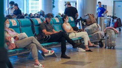 Около 30 рейсов задержали и отменили в московских аэропортах