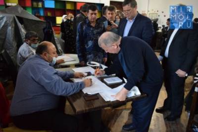 Магомед-Султан Магомедов и Магомед Баачилов посетили избирательные участки в Карабудахкентском районе