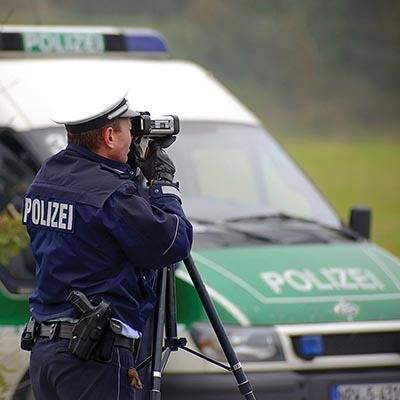 Ученики начальной школы в Бутцбахе контролируют нарушителей скоростного режима