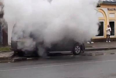 В Касимове загорелся минивэн Volkswagen