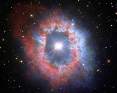 Фото дня: Хаббл запечатлел поразительный мощный звездный взрыв