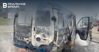 В Казани во время движения загорелся автобус