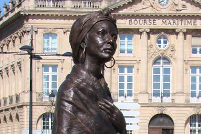 Во Франции - Расисты осквернили статую чернокожей рабыни во Франции - lenta.ru - США - Англия - Франция - Бордо