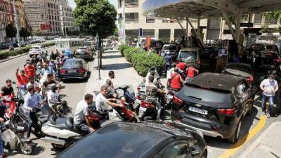 Канистра на вес золота: цены на бензин в кризисном Ливане взлетели до небес