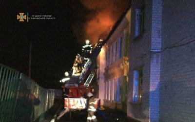 Мощный пожар уничтожил часть школы в Харьковской области: подробности