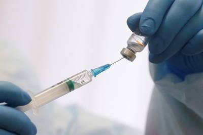 На Украине введут обязательную вакцинацию для чиновников и учителей