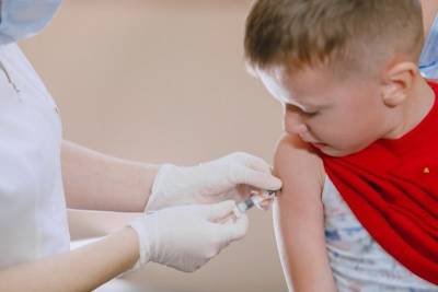В Минздраве предложили принудительно вакцинировать детей от коронавируса