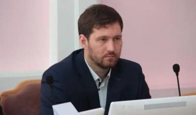 В Омске депутата арестовали за отказ прекратить съемку на избирательном участке