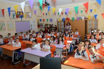 Кто из азербайджанских звезд проводил детей в первый класс (ФОТО)
