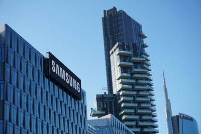 Samsung высмеяла новые iPhone - lenta.ru - США - county Mobile - Twitter