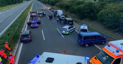 В Германии после ссоры пассажир туристического автобуса взял в заложники водителей