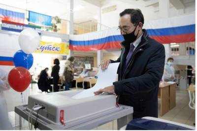 Глава Якутии принял участие в выборах
