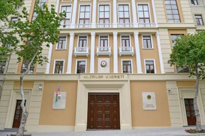 Кабмин Азербайджана отменил требование о дистанционном обучении