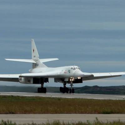 Два российских Ту-160 провели полет над Балтикой